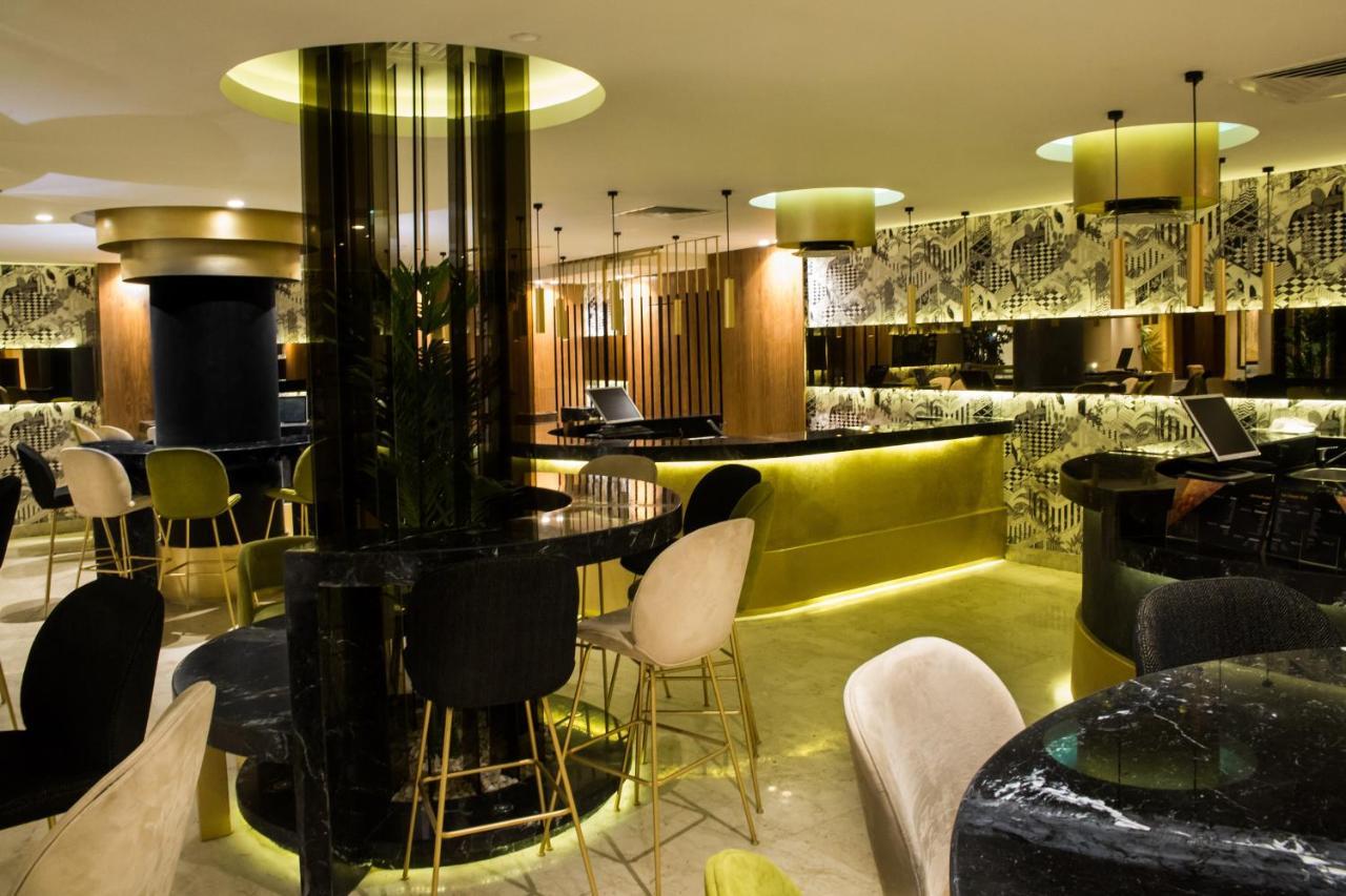 Pyramisa Suites Hotel Cairo Giza Экстерьер фото The interior of the hotel