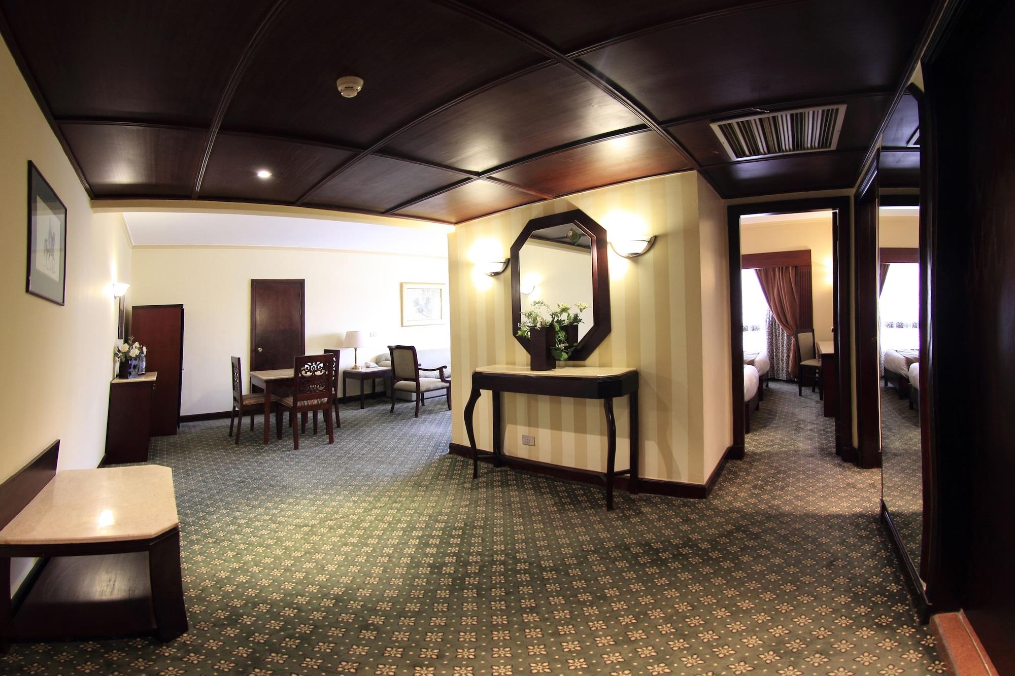 Pyramisa Suites Hotel Cairo Giza Экстерьер фото A room at the hotel