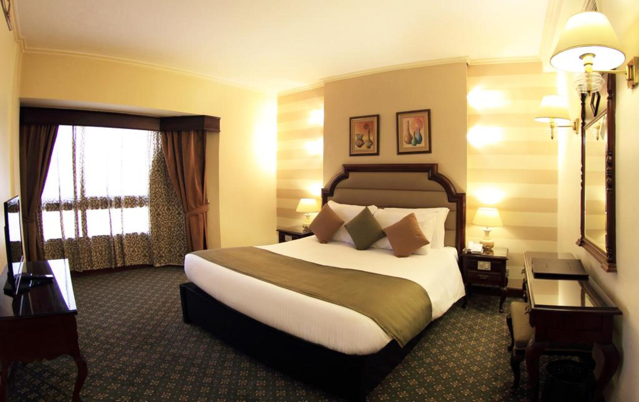 Pyramisa Suites Hotel Cairo Giza Экстерьер фото A room at the hotel
