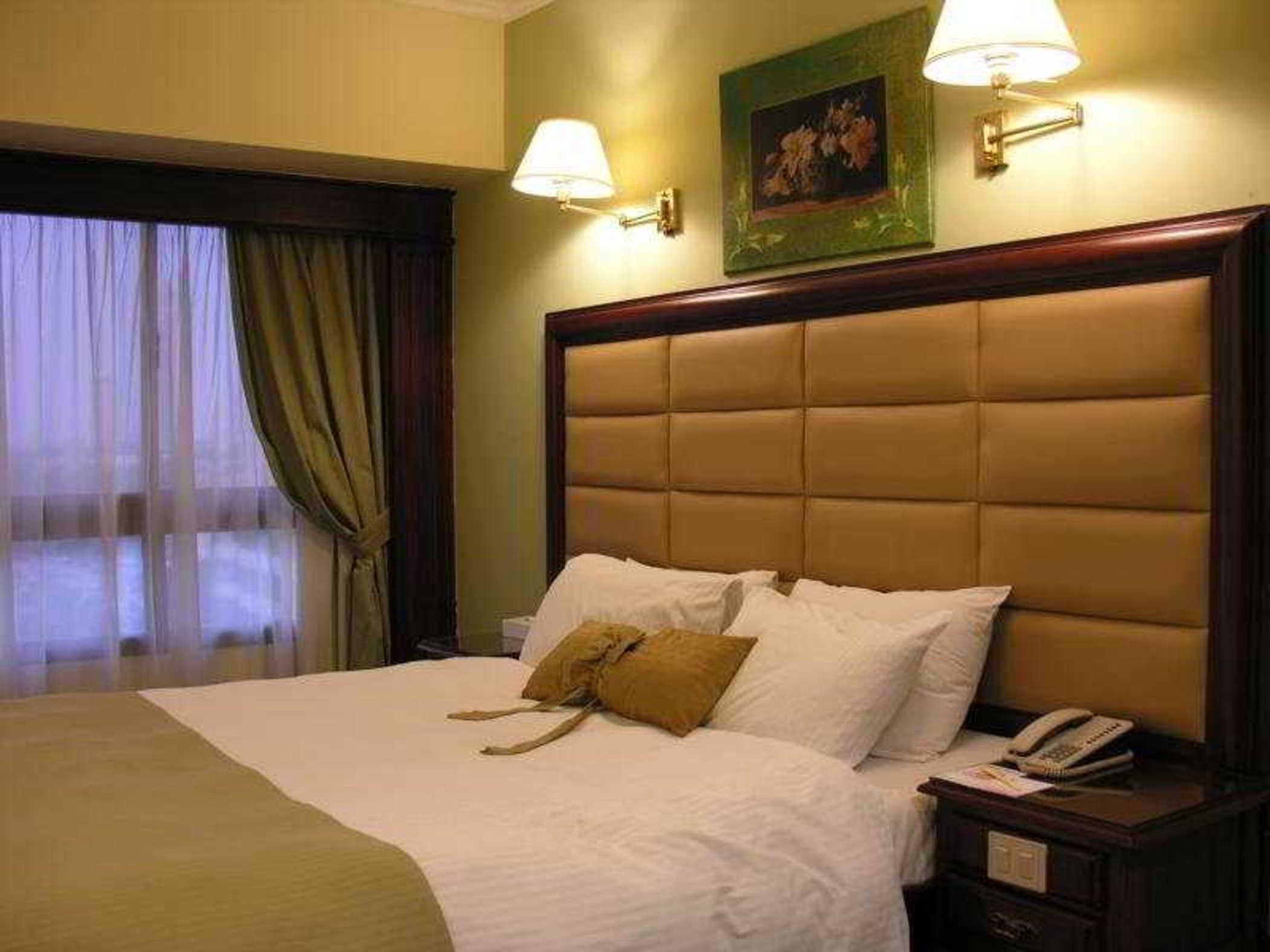 Pyramisa Suites Hotel Cairo Giza Экстерьер фото A room at the hotel