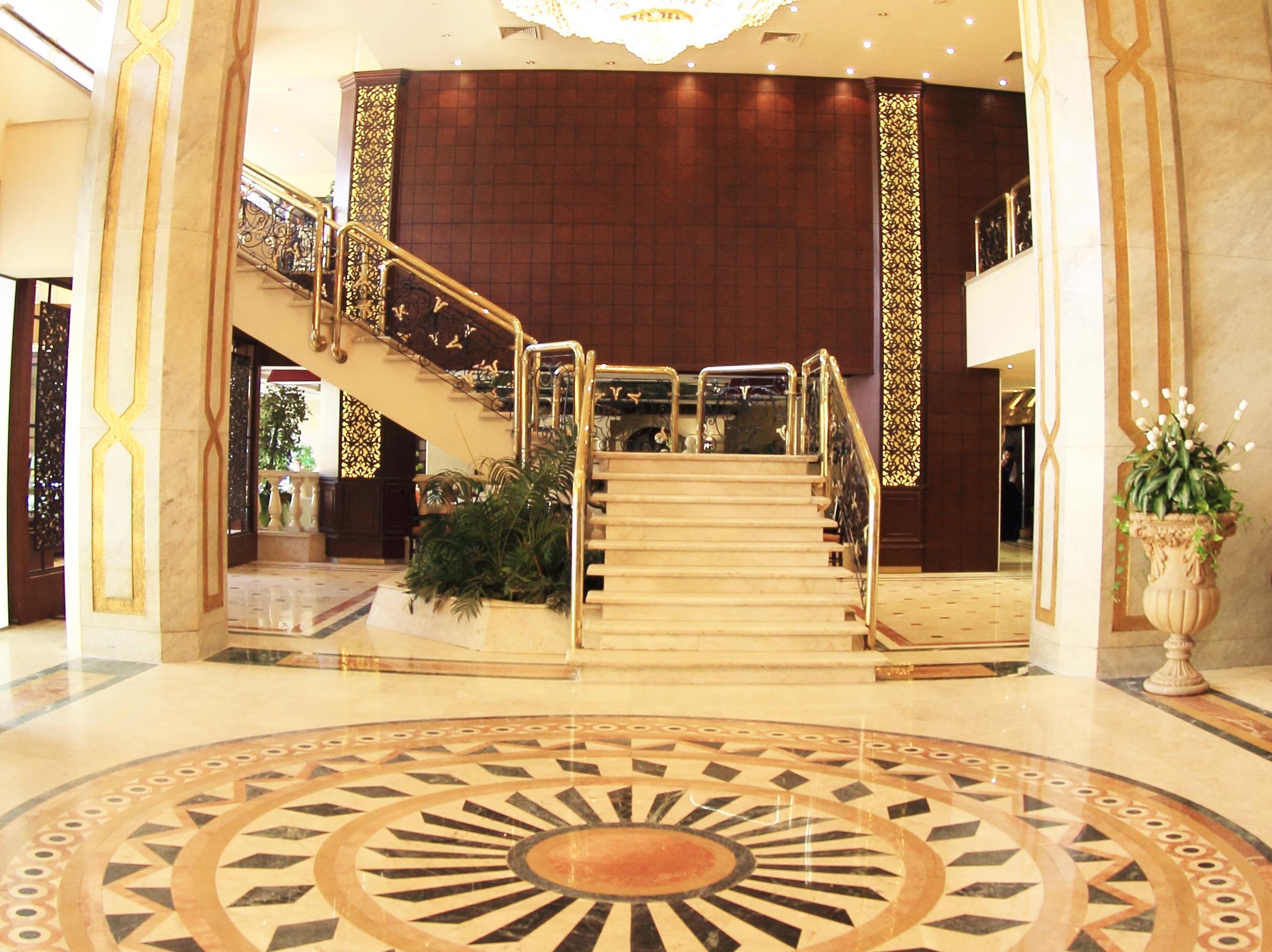 Pyramisa Suites Hotel Cairo Giza Экстерьер фото The lobby of the hotel