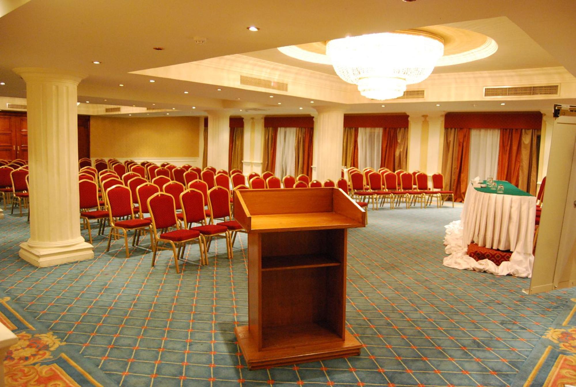 Pyramisa Suites Hotel Cairo Giza Экстерьер фото The hotel's conference hall