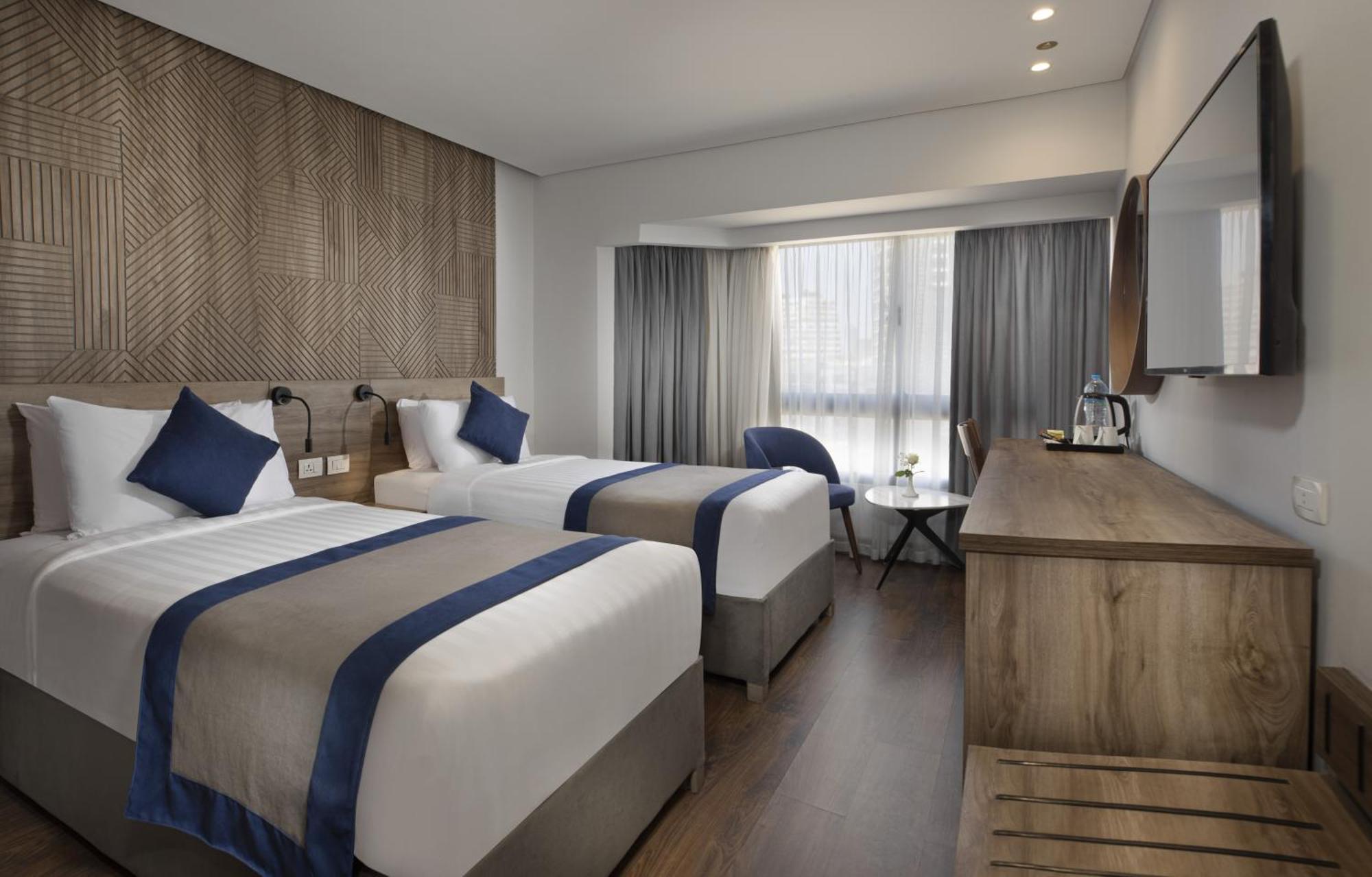 Pyramisa Suites Hotel Cairo Giza Экстерьер фото A room at the hotel