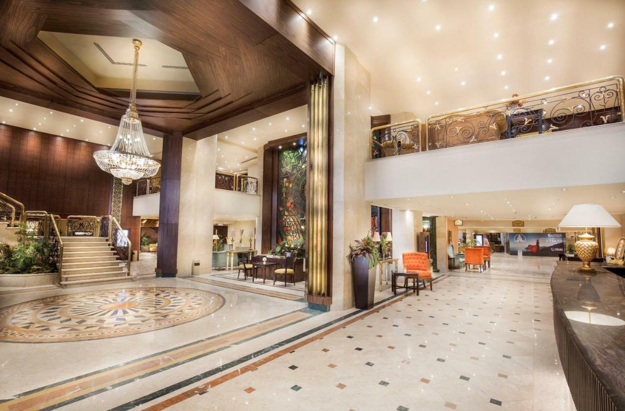 Pyramisa Suites Hotel Cairo Giza Экстерьер фото The hotel lobby