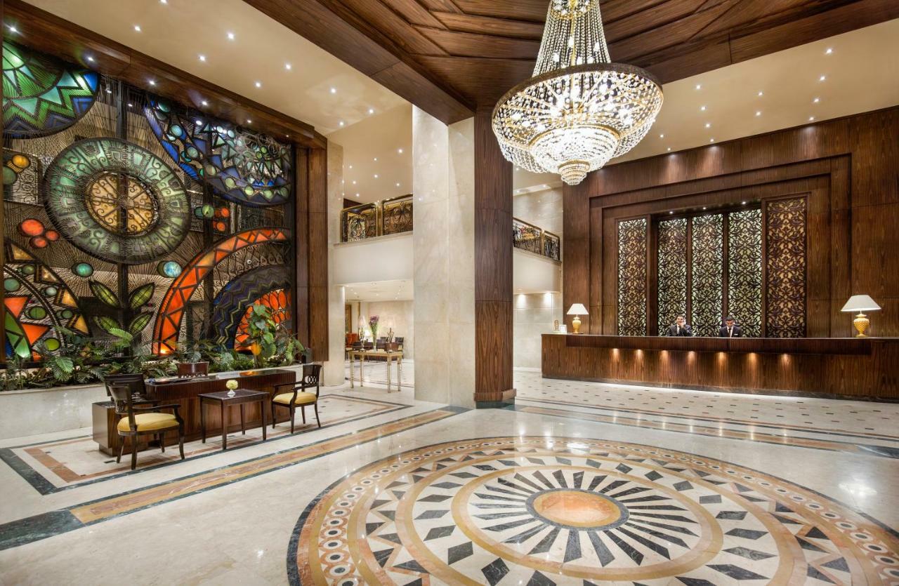 Pyramisa Suites Hotel Cairo Giza Экстерьер фото The lobby of the Four Seasons Hotel in Riyadh